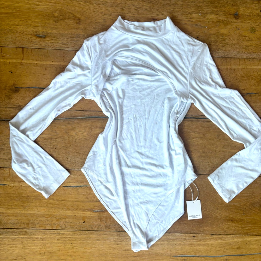 White Long Sleeve Bodysuit XXL Mangopop NWT Asyemtrical Cleavage Cutout - Picture 1 of 4
